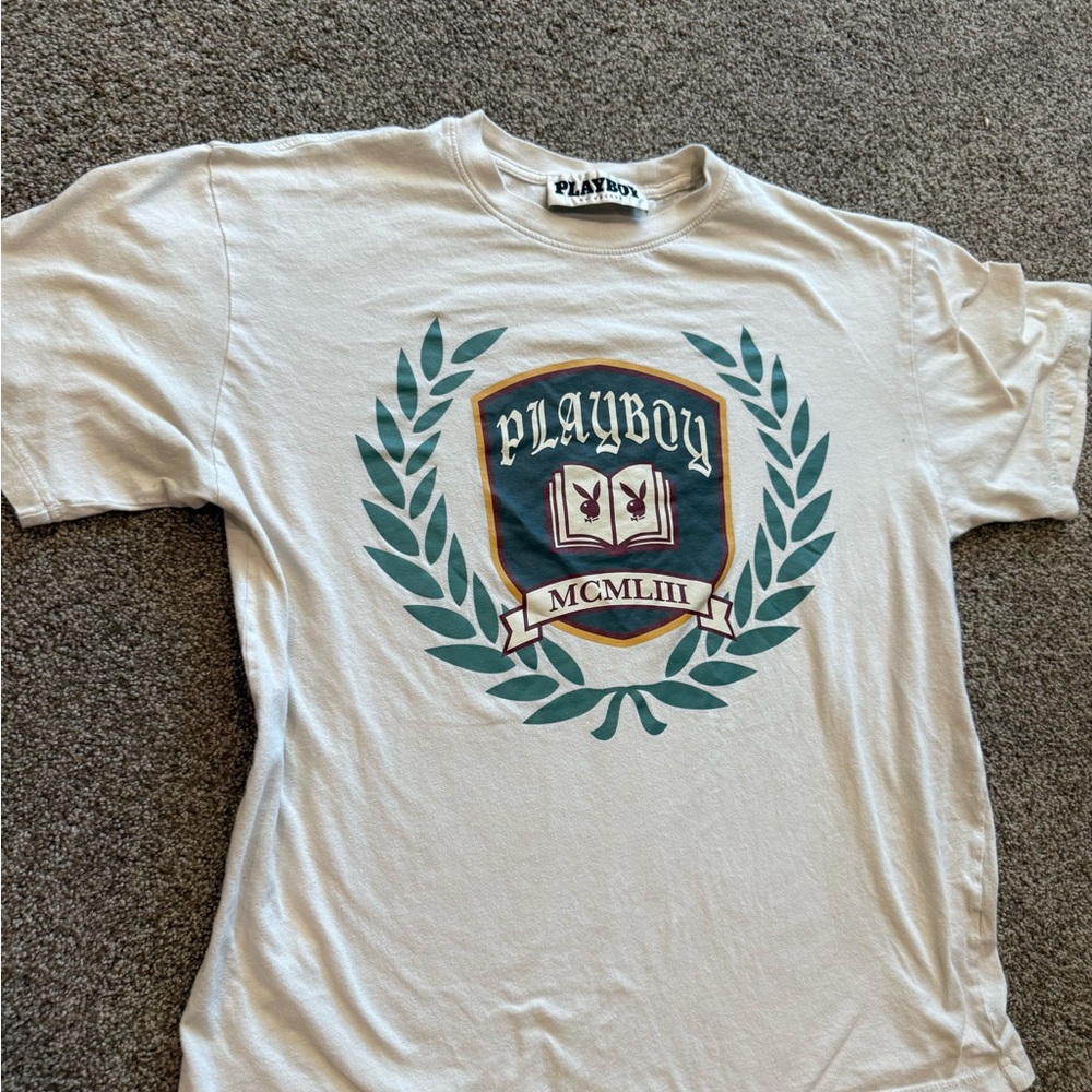 PacSun White Graphic Tee with Crest Design